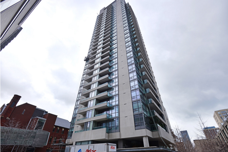 281 Mutual Street, Toronto - $880,000 for a corner suite with a balcony
